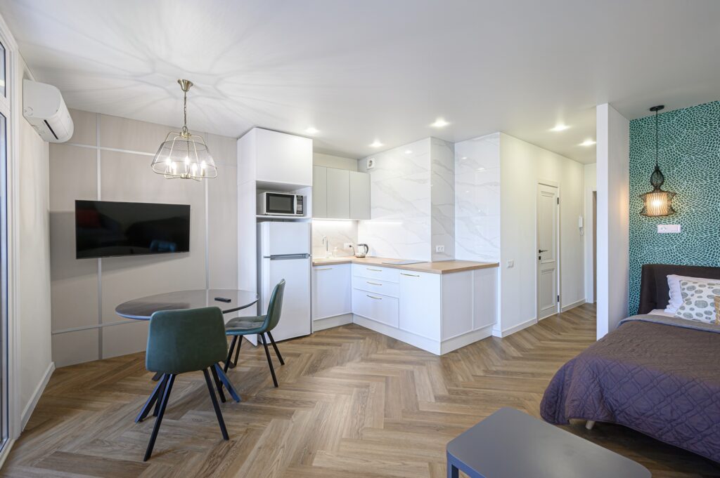 małe mieszkanie z aneksem kuchennym - aranżacja