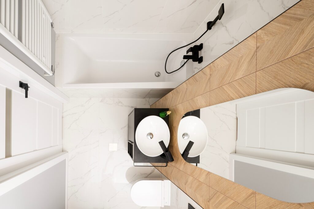 nowoczesne mieszkanie w bloku - aranżacja małej łazienki